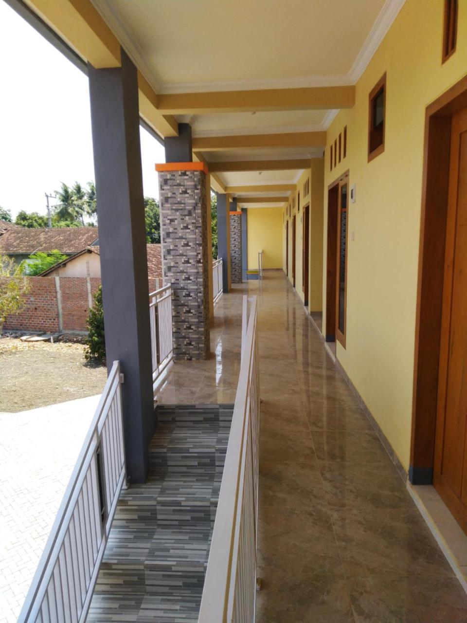 R3 Brawijaya Homestay Banyuwangi  Extérieur photo