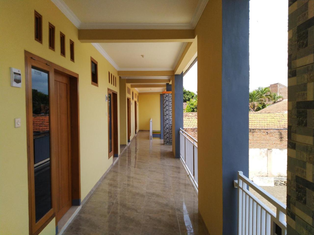 R3 Brawijaya Homestay Banyuwangi  Extérieur photo