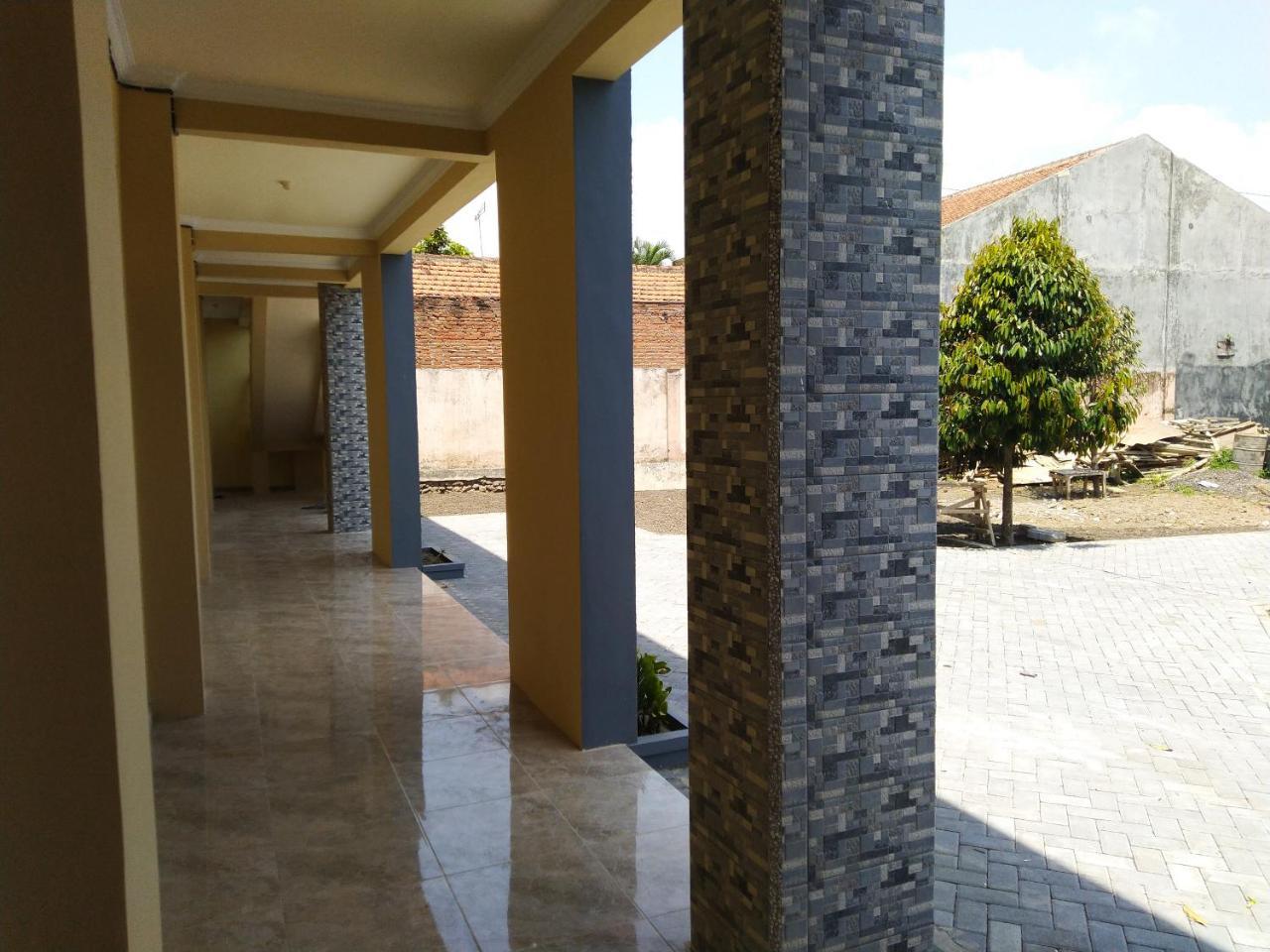 R3 Brawijaya Homestay Banyuwangi  Extérieur photo