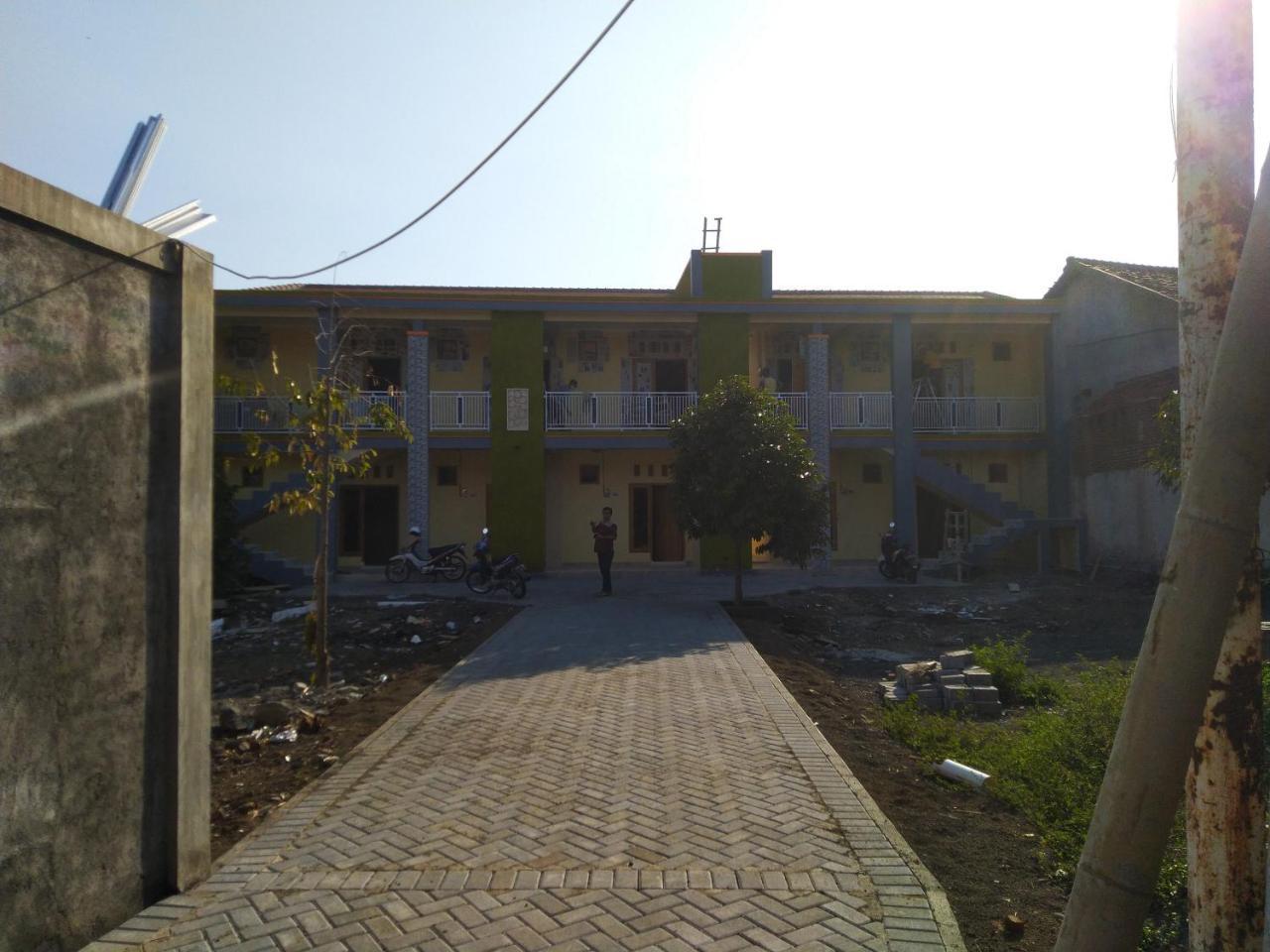 R3 Brawijaya Homestay Banyuwangi  Extérieur photo