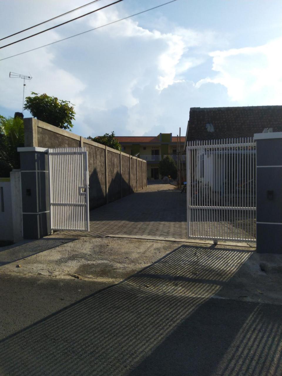 R3 Brawijaya Homestay Banyuwangi  Extérieur photo