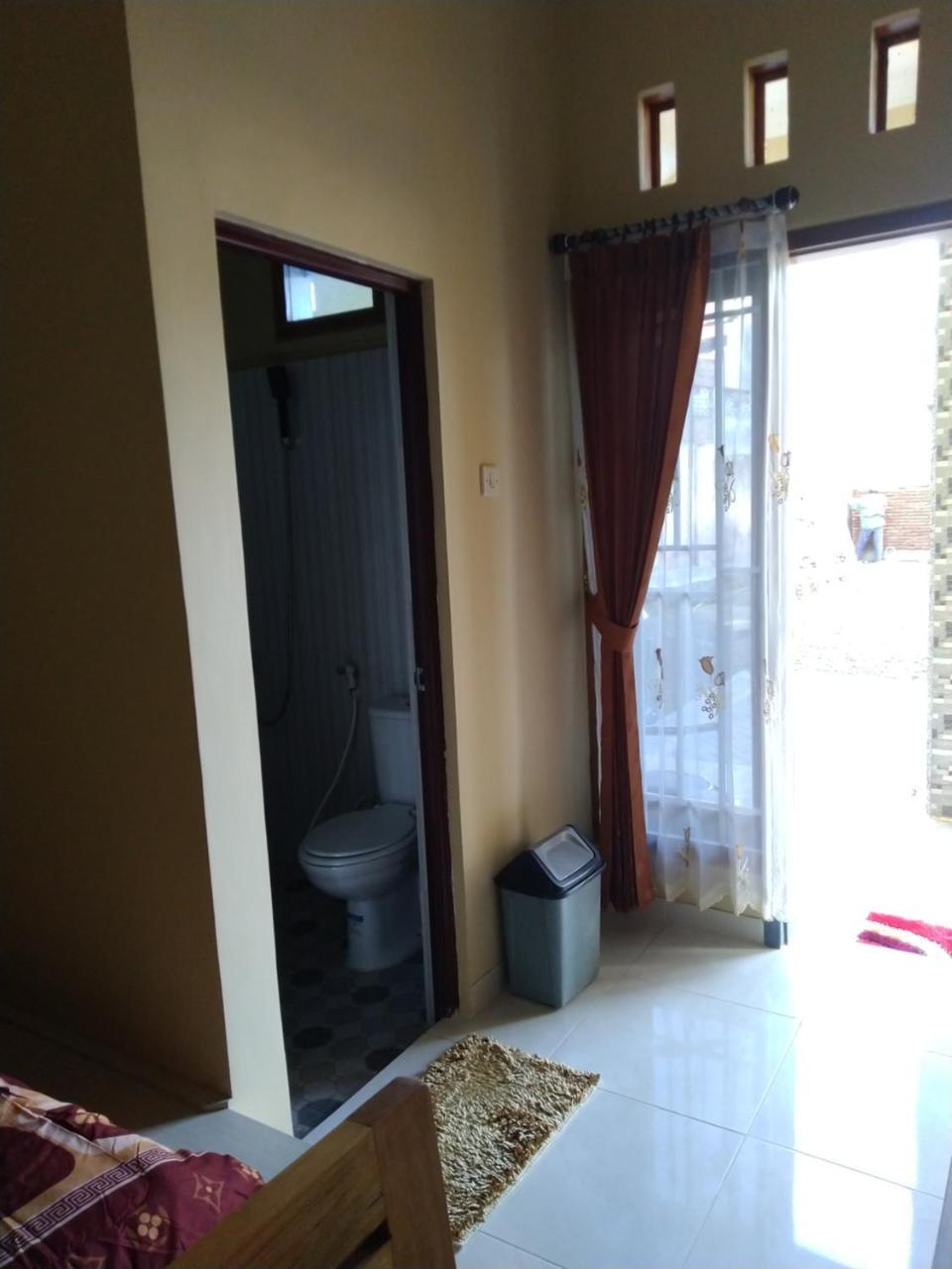 R3 Brawijaya Homestay Banyuwangi  Extérieur photo
