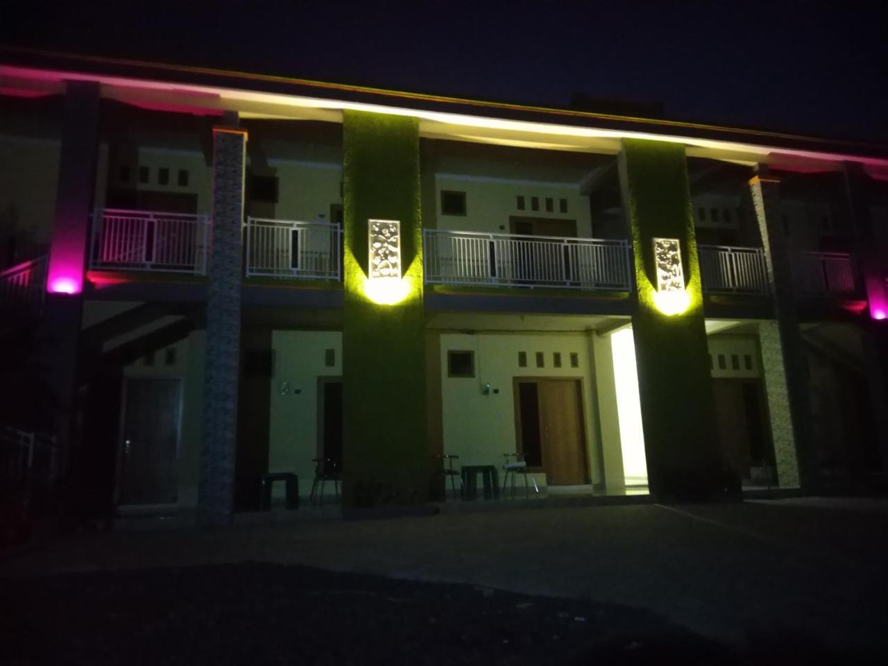 R3 Brawijaya Homestay Banyuwangi  Extérieur photo
